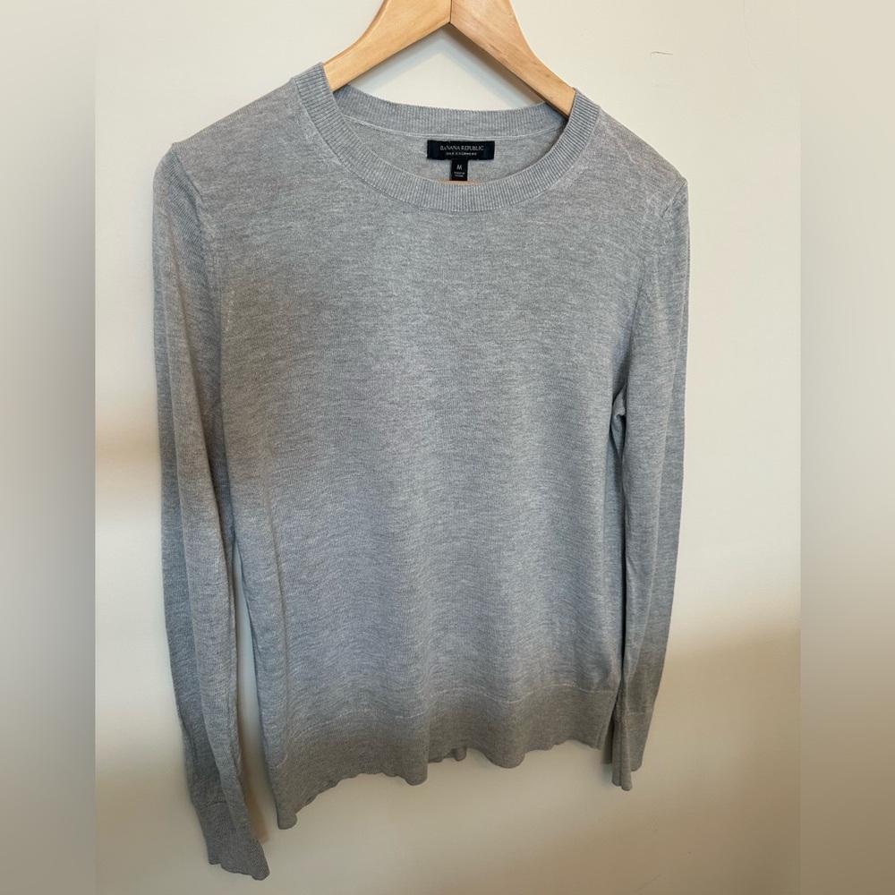 Banana Repubic Silk Cashmere Long Sleeved Sweater (Size M)